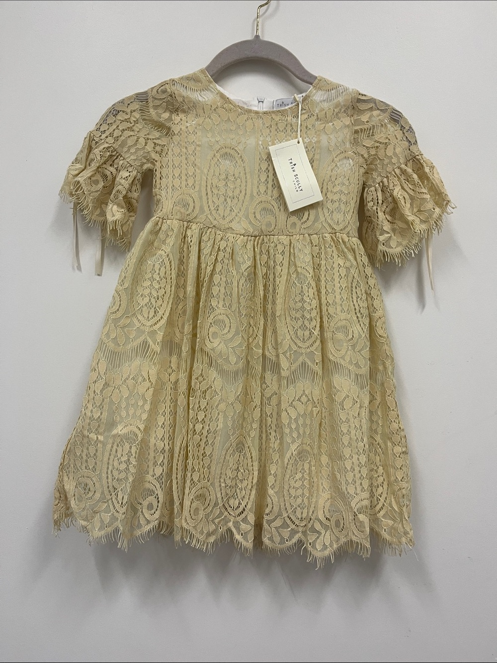 New with tags Trish Scully girl's delicate Lace Puff Sleeve Dress - Cream Size 3
